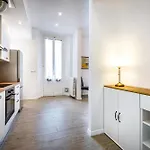 Id Light-filled With Garden Oasis