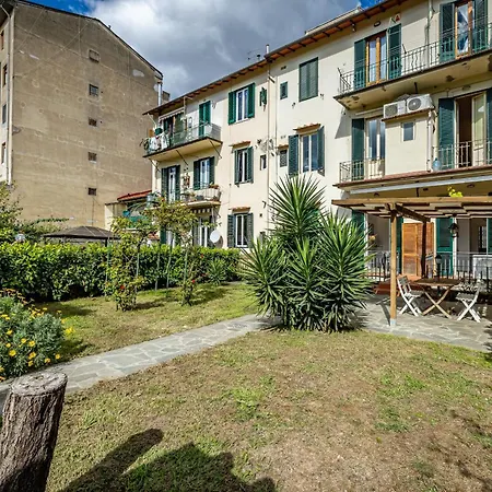 Id Light-filled With Garden Oasis Apartment