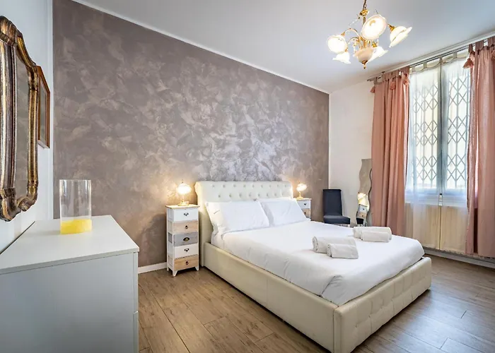 Apartment Id Light-filled With Garden Oasis