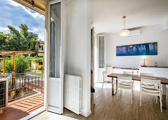 Apartment Id Light-filled With Garden Oasis